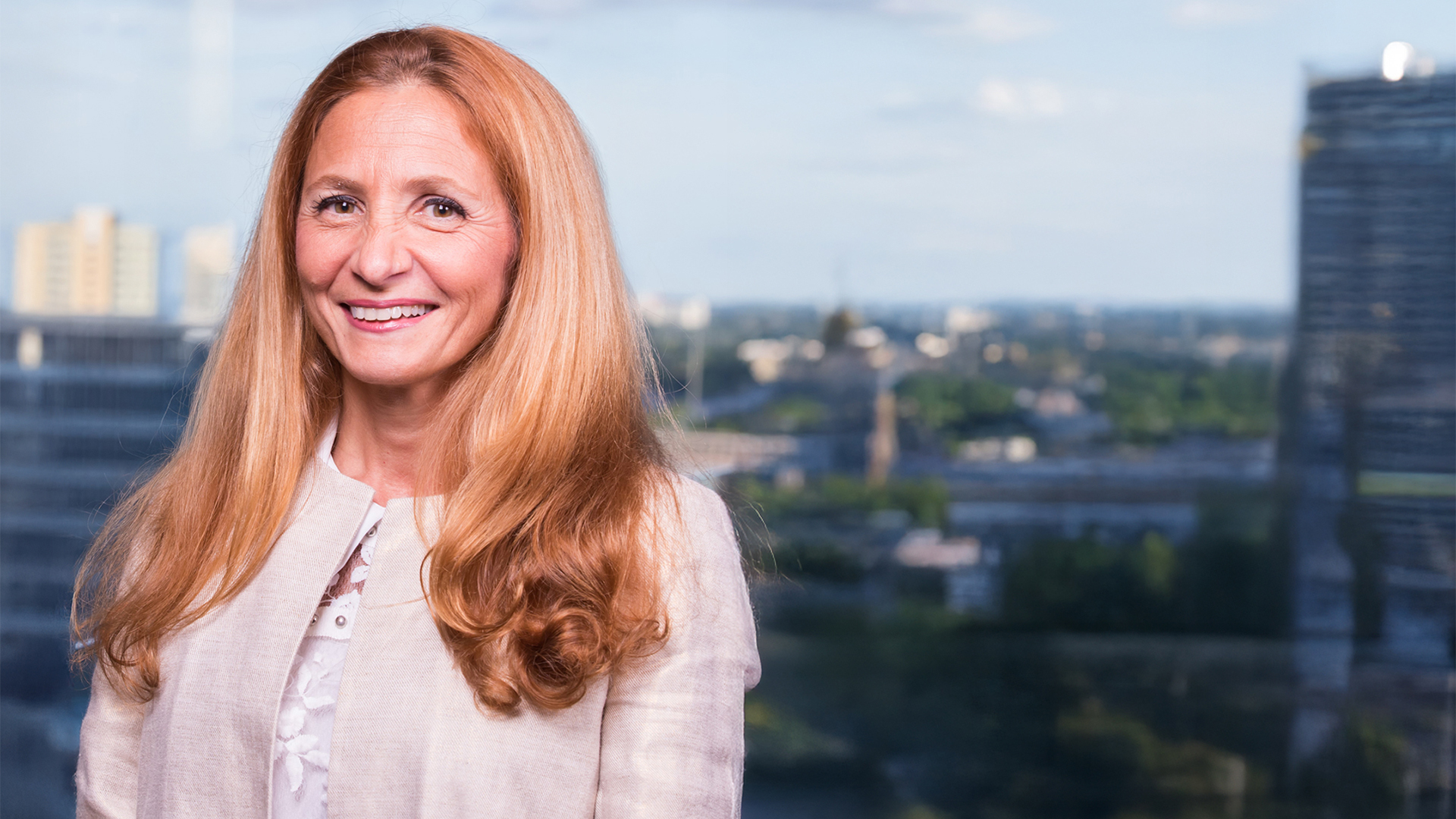 viviana-headshot-wide.jpg